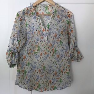 Gorgeous! Like New! Collective Concepts women's long sleeve v-neck blouse.…